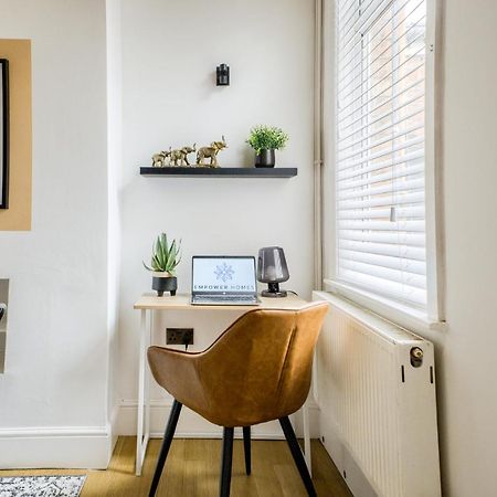 Coventry Fashionable House, City Centre, Free Parking, Sleeps 4, By Empower Homes エクステリア 写真
