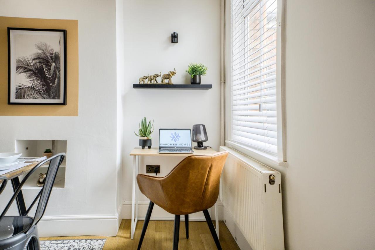 Coventry Fashionable House, City Centre, Free Parking, Sleeps 4, By Empower Homes エクステリア 写真