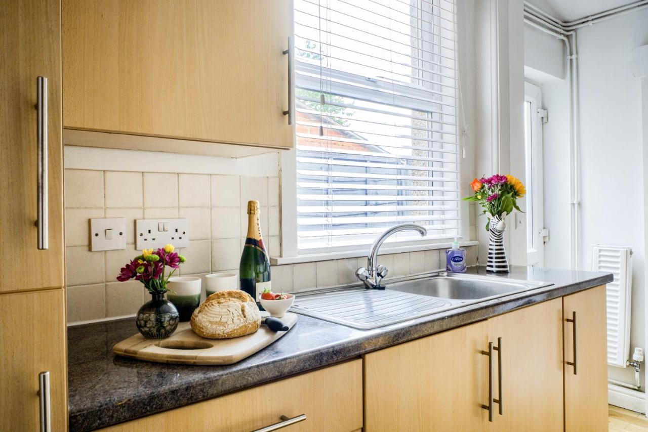 Coventry Fashionable House, City Centre, Free Parking, Sleeps 4, By Empower Homes エクステリア 写真