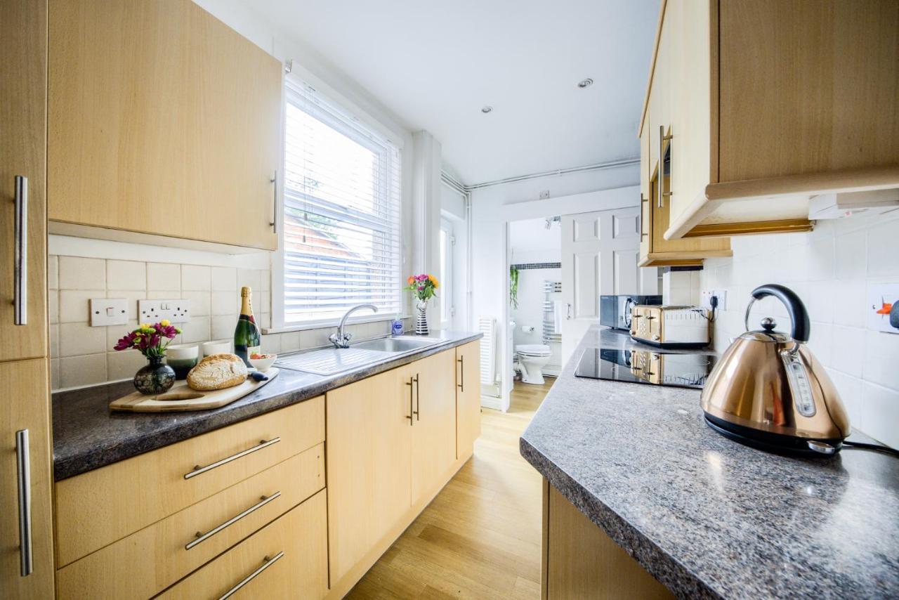 Coventry Fashionable House, City Centre, Free Parking, Sleeps 4, By Empower Homes エクステリア 写真